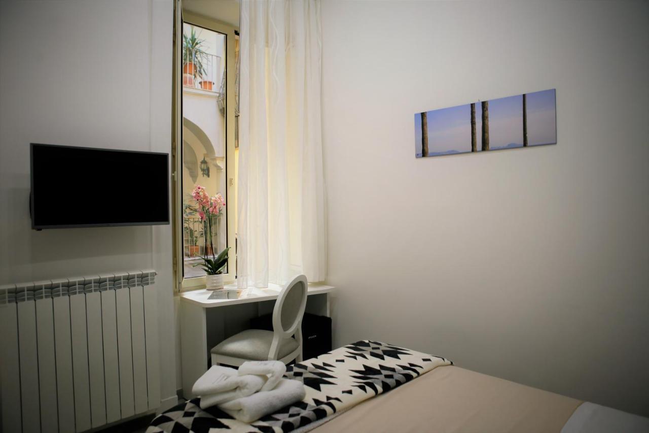Hermes Rooms For Tourists ナポリ エクステリア 写真