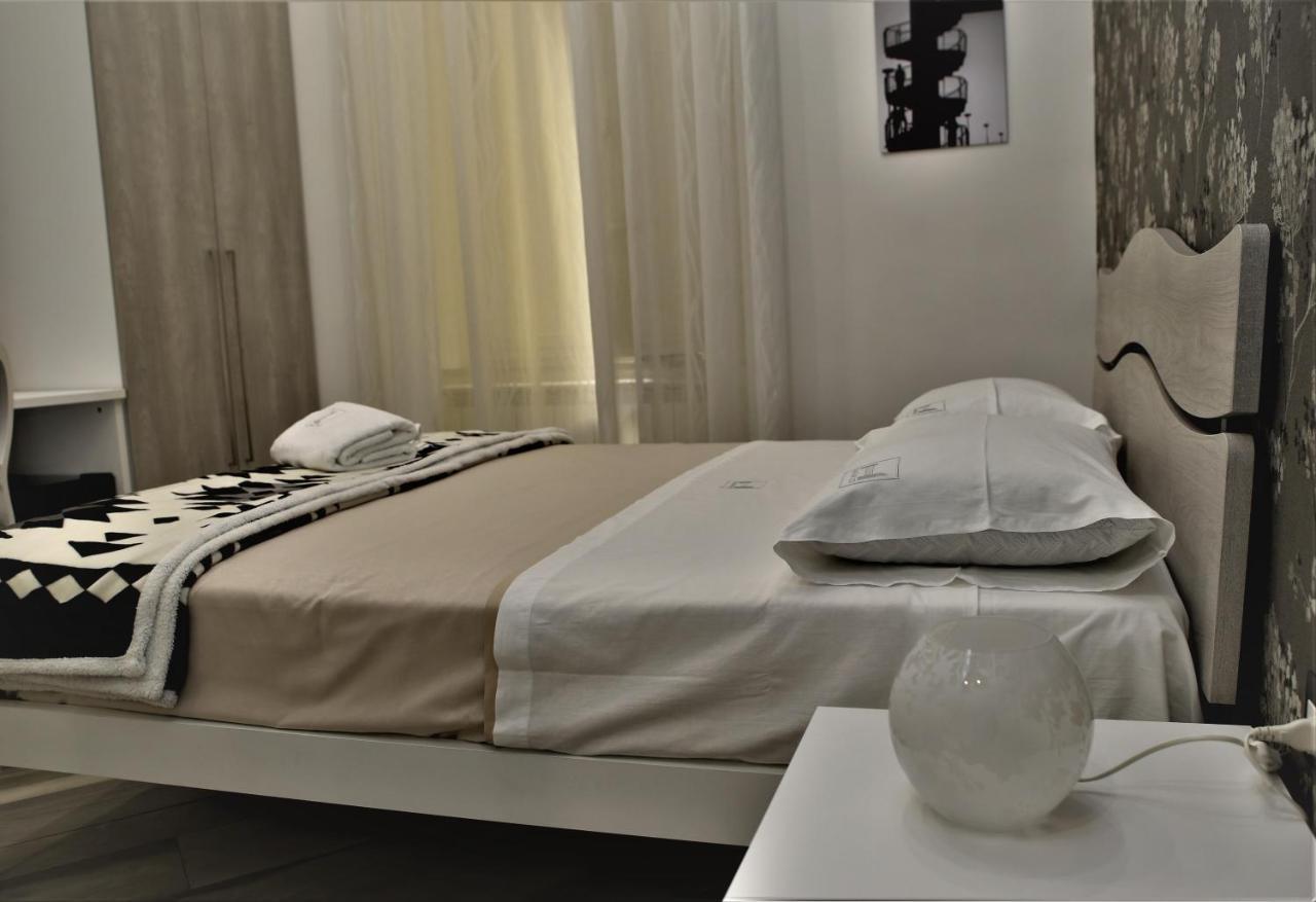 Hermes Rooms For Tourists ナポリ エクステリア 写真
